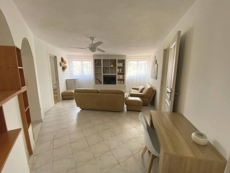 A Louer Haut De Villa 4 Pieces A Sainte-Maxime Golfe De St-Tropez Екстер'єр фото