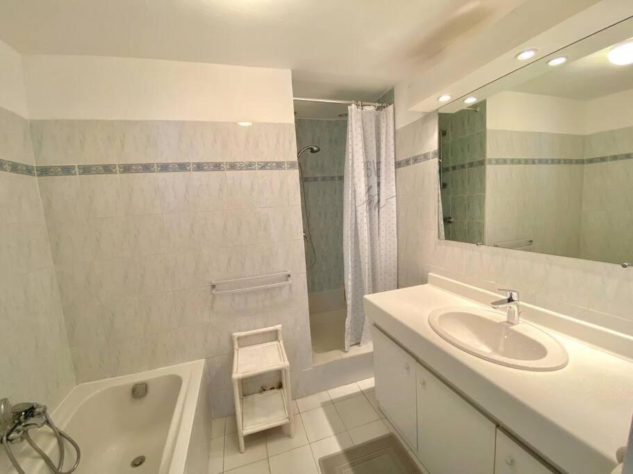 A Louer Haut De Villa 4 Pieces A Sainte-Maxime Golfe De St-Tropez Екстер'єр фото
